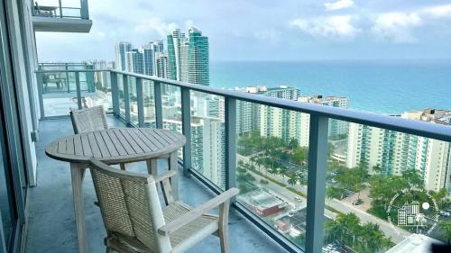 Hollywood South Central Beach House | Luxurious 2b 2b with an Amazing View - Daily resort fee and parking not included -