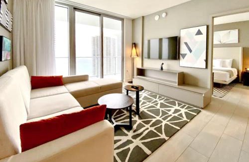 Hollywood South Central Beach House | Luxurious 2b 2b with an Amazing View - Daily resort fee and parking not included -