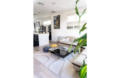 Ralph Bunche House | Luxurious 3-bedroom townhouse in Oakland