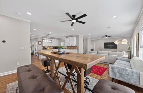 Waller House | Luxurious Farm Stay Near Houston - 5BR Gated Acreage