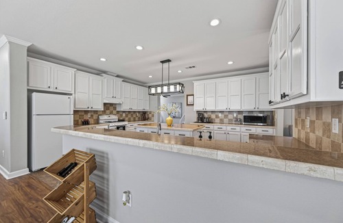 Waller House | Luxurious Farm Stay Near Houston - 5BR Gated Acreage