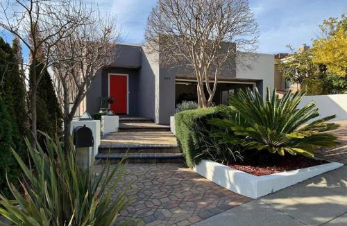 Piedmont House | Luxurious Hillside Home wAC & Gorgeous SF Views!
