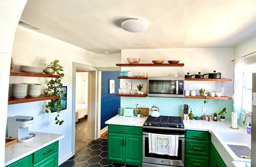 Upper Telegraph House | Luxurious Temescal Retreat near UC-Berkeley with Firepit Patio & Outdoor Dining