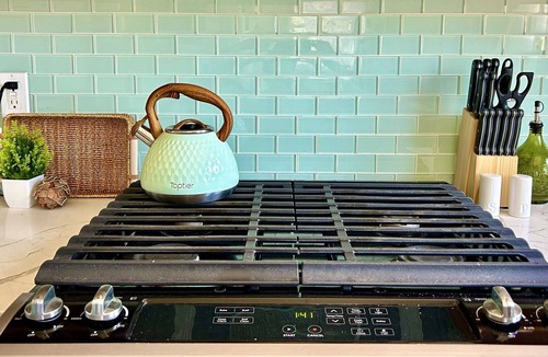 Upper Telegraph House | Luxurious Temescal Retreat near UC-Berkeley with Firepit Patio & Outdoor Dining