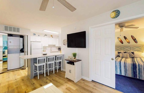 Caine Woods Condo | Luxurious - uptown Ocean City condo w/elevated deck, shared pool & central air