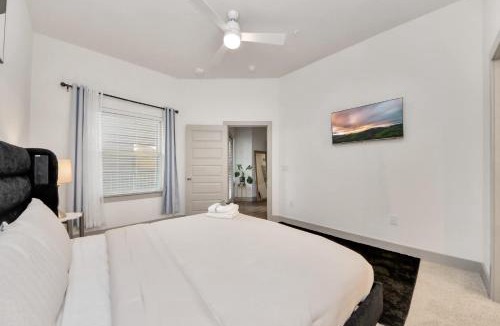 Addicks Apartment | Luxury 2BR Retreat King Beds Free Parking Houston