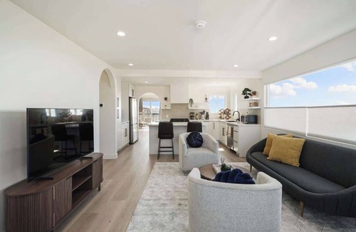 Pacifica Apartment | Luxury 3BR 2BA Coastal Home w/Ocean Sunset Views & Yard Near SF