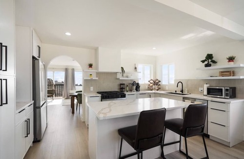 Pacifica Apartment | Luxury 3BR 2BA Coastal Home w/Ocean Sunset Views & Yard Near SF