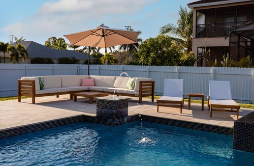 Pelican House | Luxury 4-Bed SWFL Retreat - Pool, Hot Tub & Bikes