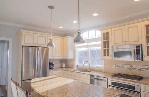 New Shoreham House | Luxury 4BR 4BA on Spring Street with Ocean Views