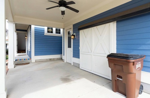 Prospect House | Luxury 4BR Norton Commons Retreat – Bourbon Lounge, Walk to Dining, Sleeps 10