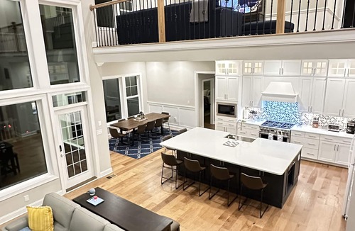 Long Neck House | Luxury 6BR Peninsula Estate - 5,000 Sqft, 6.5 Baths, EV Charger, Linen