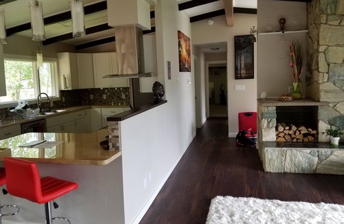 Northeast Anchorage House | Luxury Alaska Retreat w/Hot Tub, Rain Shower & Mountain/Ski Views Sleeps 16