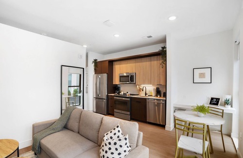 Pendleton Apartment | Luxury Apartment in Downtown With/Pool/Gym/Rooftop