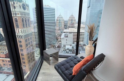 Downtown Oakland Apartment | Luxury Apt Private Bedroom & Bath in Oakland High-Rise