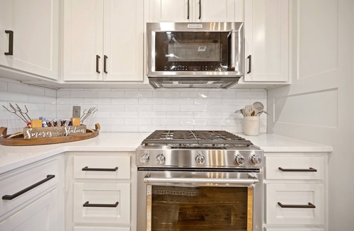 Hochatown Cabin | Luxury Cabin | Hot Tub | Pool Table | 2 King Suites | In the Heart of Hochatown
