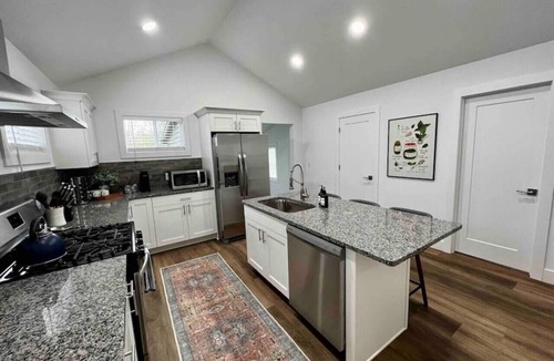 Perrysburg House | Luxury & Charm in Downtown Perrysburg!
