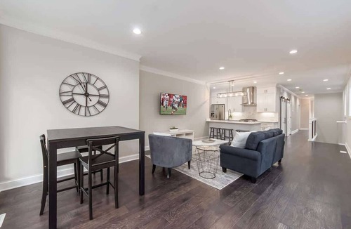 Downtown Columbus House | Luxury Columbus Townhouse with Game Room & Patio