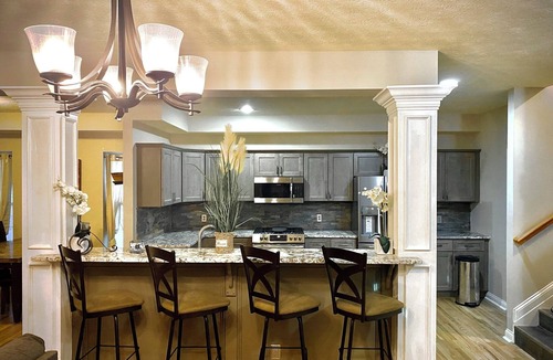 Livingston Park House | "Luxury Haven for Large Gatherings: 4BD/4BA”