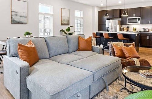 Italian Village Apartment | Luxury Italian Village | 3Bed | Pool, Gym, Parking, Patio