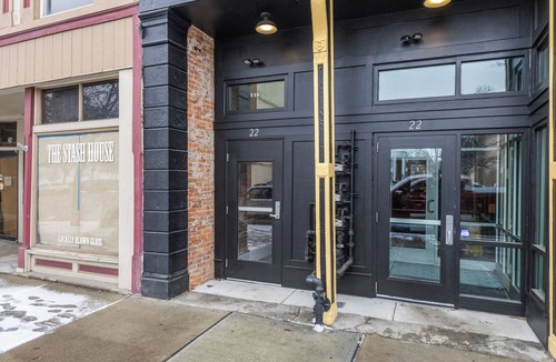Delaware Apartment | Luxury Loft Downtown Full Kitchen