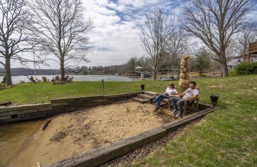 Goreville House | Luxury Log Cabin w Beach & Dock Sleeps 12
