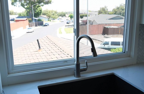 Dublin Apartment | Luxury Quiet Apt. Jacuzzi Tub