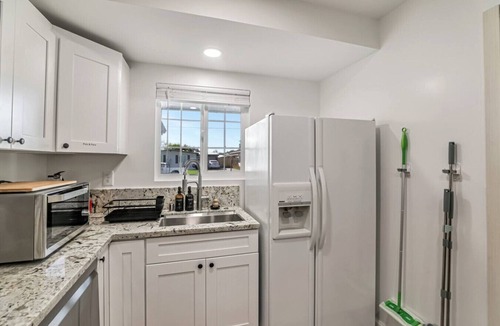 South Sundale House | Luxury Studio in Central Fremont