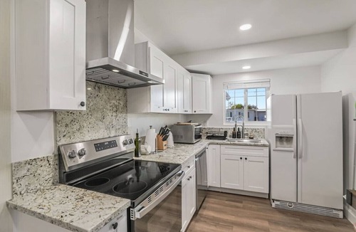 South Sundale House | Luxury Studio in Central Fremont