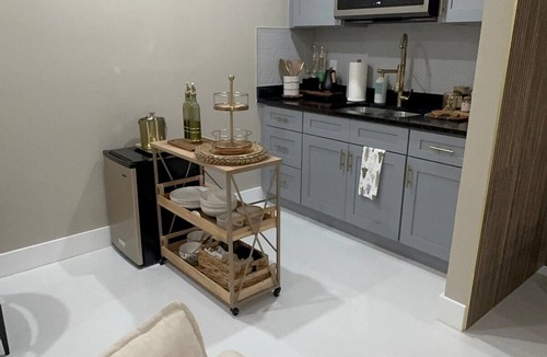 South Bradenton Apartment | Luxury Studio King bed-Pool Heated Free-AMi Beaches