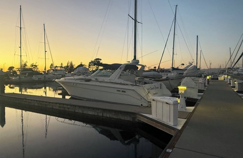Alameda Boat Rental | Luxury Yacht Stay. A spacious floating getaway awaits you!
