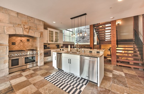 Deer Valley Condo | Main Street & Mountain View Rooftop Deck + Hot Tub - Park City Ultimate Loft