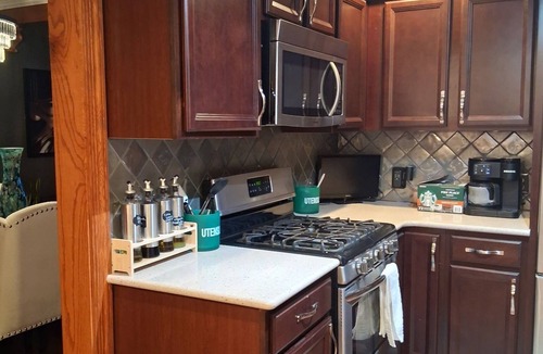 Ashtabula House | Majestic beach front lake home in Ashtabula-Min from GOTL