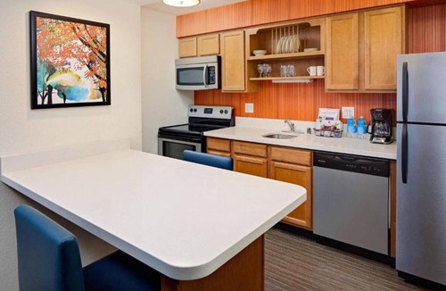 Shoreline West House | Make our Palo Alto hotel your base in Mountain in View
