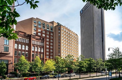 Downtown Columbus Hotel | Make Your Trip More Enjoyable! Pets are Welcome, Near Franklin Park Conservatory