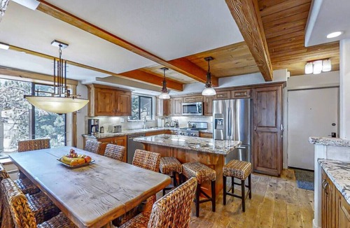 Mammoth Lakes Condo | Mammoth Village Retreat w/3br+loft+4ba+2br nooks. Fits multi-families in style!