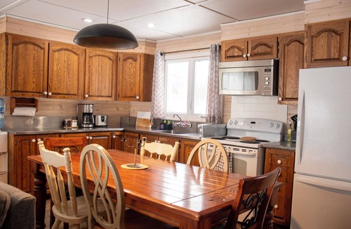Northfield Cottage | Maple 3Br Lakefront Cottage | Gracefield