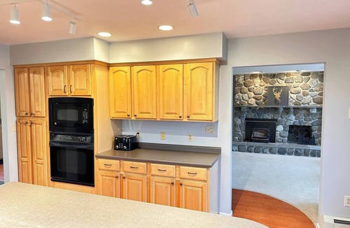 Newport House | Maplewood Lakehouse in Newport