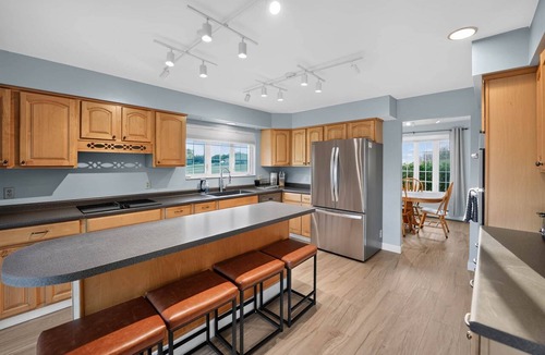 Newport House | Maplewood Lakehouse in Newport