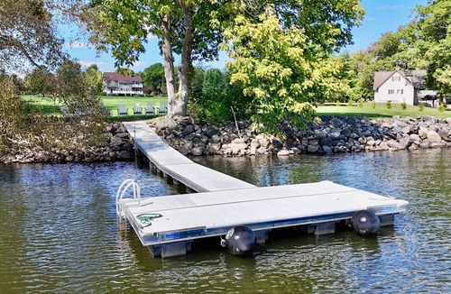 Newport House | Maplewood Lakehouse in Newport
