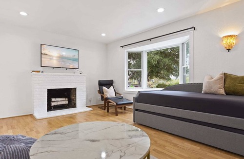 Belmont House | @ Marbella Lane - 3BR Belmont Cozy House