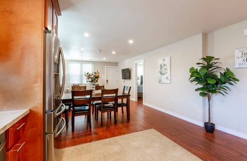 Northside Cottage | Marbella Lane - 3BR Upprlvl Dtwn SJ Ldry