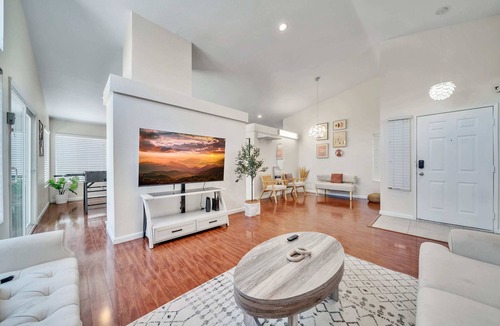 Indio Cottage | @marbella Lane - 4BR Lavish Castle Retreat