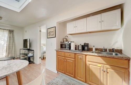 Downtown North House | Marbella Lane -Cozy 1BR Studio in Palo Alto DWTN