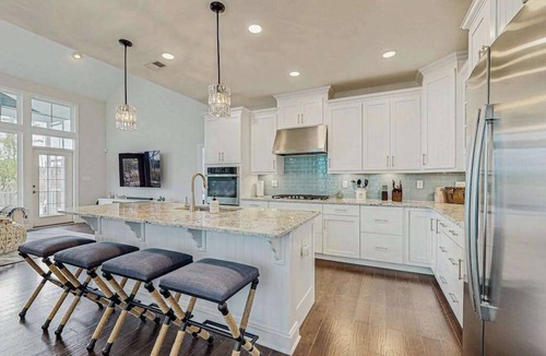 Cedar Neck House | Marlin Chase home with resort amenities, deck, grill, Free WIFI