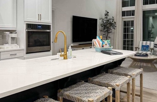 Cedar Neck House | Marlin Chase home with resort amenities, bikes, grill, EV charger - dog-friendly