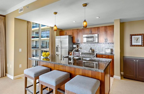 Kaanapali Condo | Maui Resort Rentals: Honua Kai Hokulani 715 - Stunning 7th Floor Ocean View 2BR w/Deluxe Corner Floor Plan!