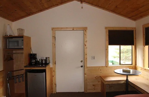 McKinley Park Cabin | McKinley Creekside Cabins