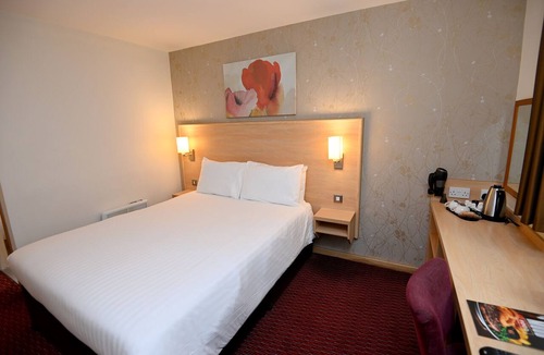 Stratford-upon-Avon Hotel | Meadow Farm, Redditch by Marstons Inns