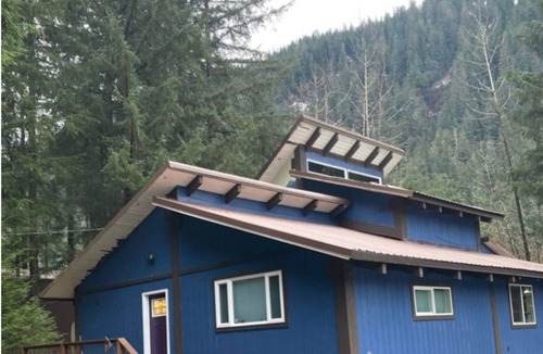 Mendenhaven House | Mendenhall Glacier Bear Den